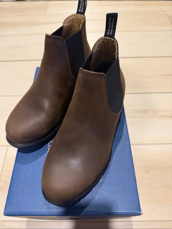 Blundstone Shoes - Blundstone Black Chelsea Boots - Stamped Sole Detail